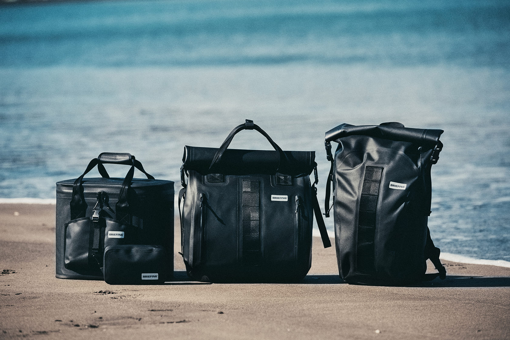 ブリーフィングから、防水素材を使用した新たなコレクション“RAINTO”が