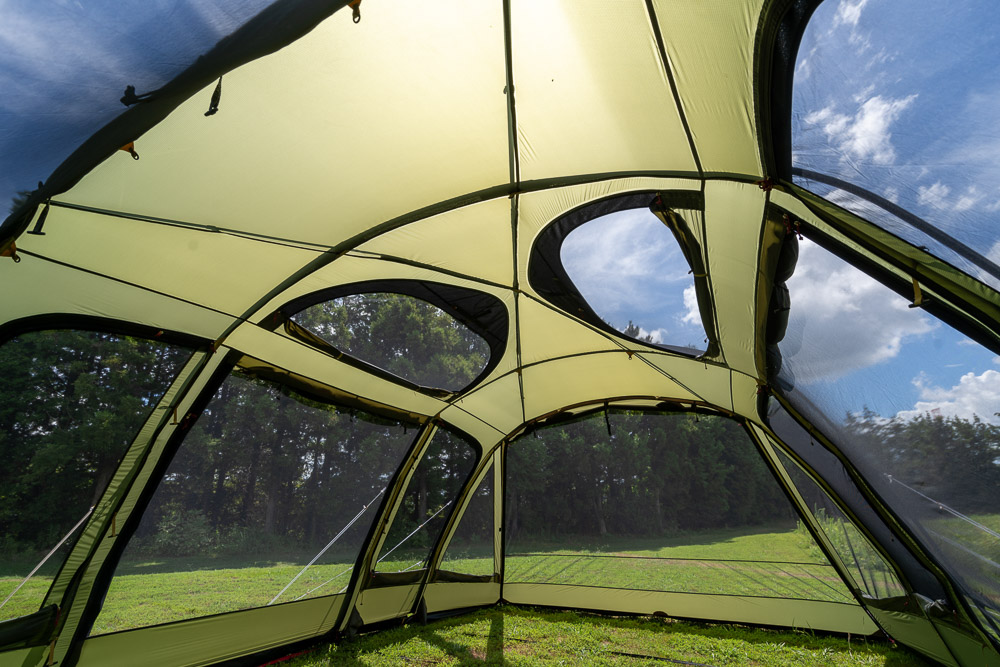 オガワの新作トンネル型テントは、ゆったりサイズを極めた6人用。開放