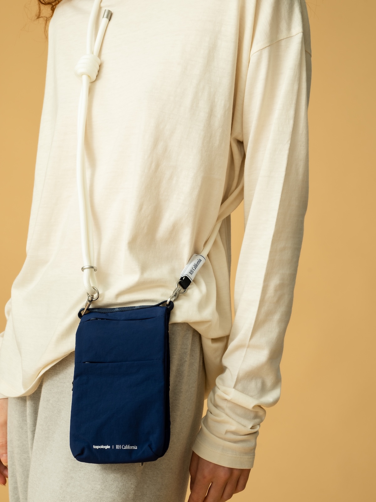 ロンハーマンのブランドカラーを採用した、トポロジーによるデイリーな