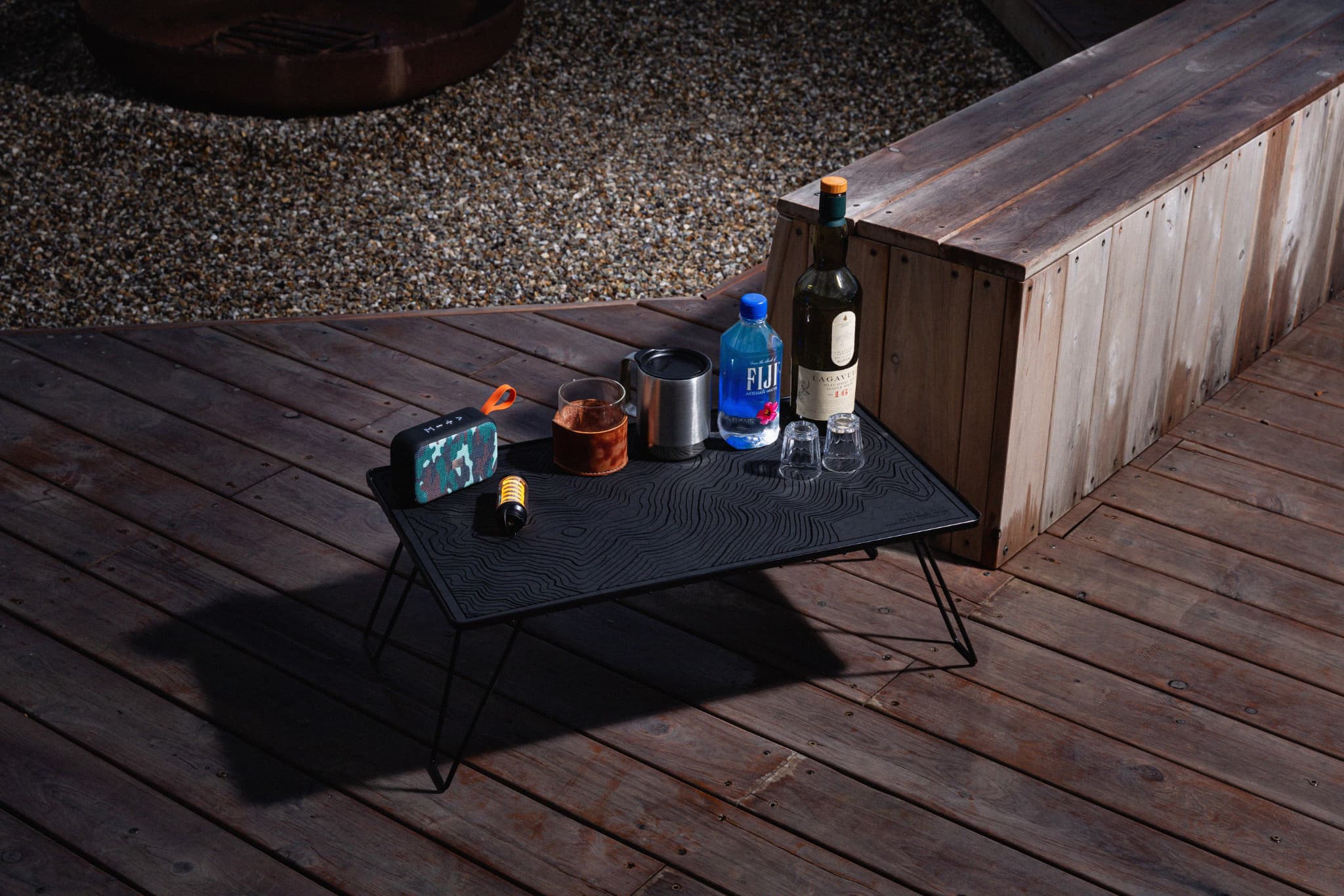 あの人気作がアウトドア感満載に。ドベルグのトポグラフィックシリーズ