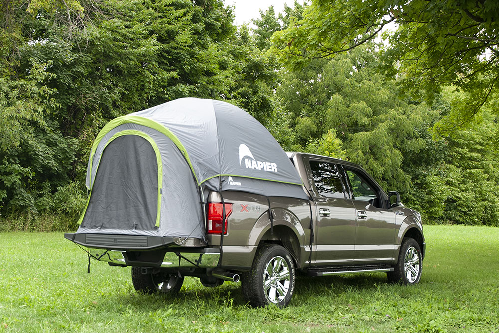 ピックアップトラックがキャンピングカーに！ 荷台に設営する専用