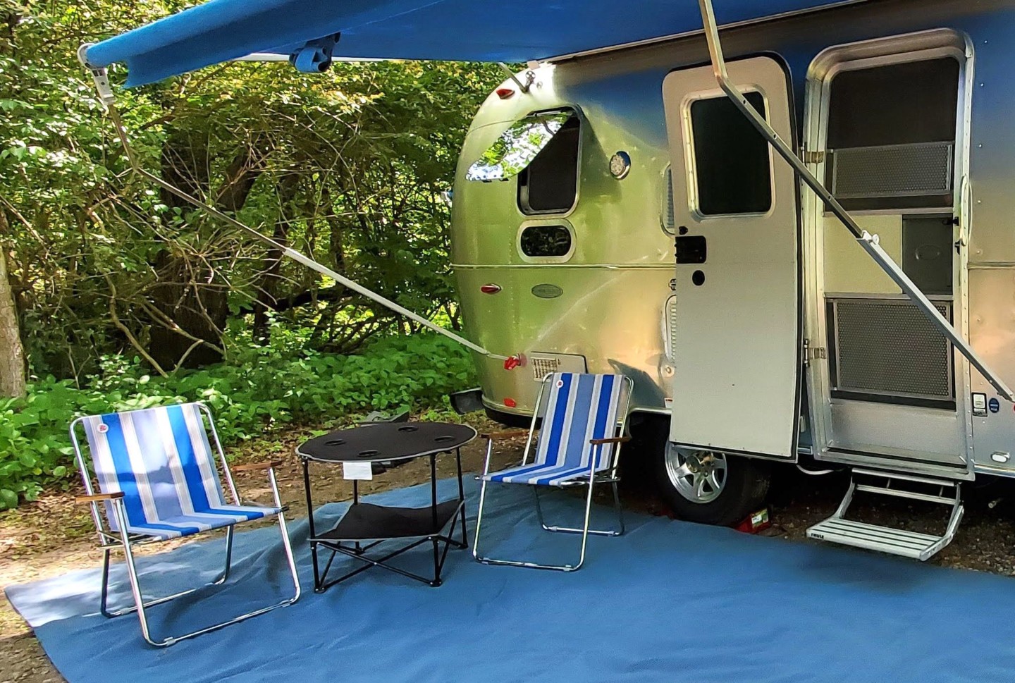 アメリカで親しまれる、ヴィンテージ感満点の折り畳みチェアが日本上陸