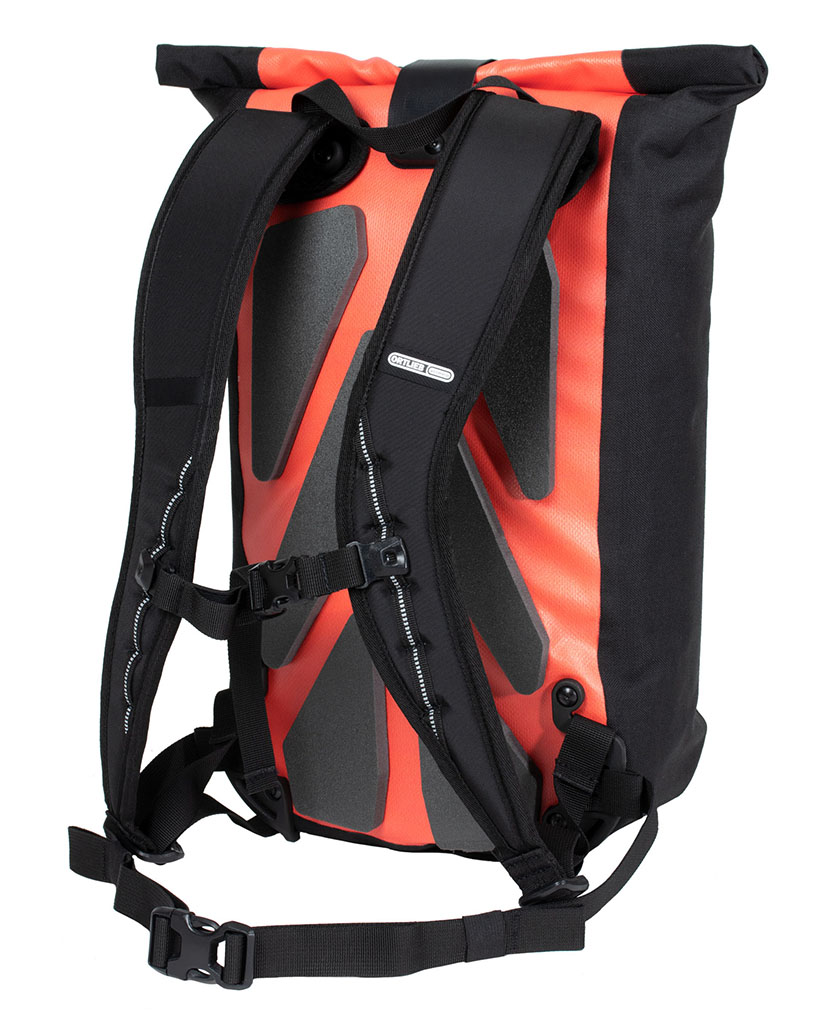 ロングセラーの防水バッグ「ヴェロシティ」がリニューアル！ 5色2