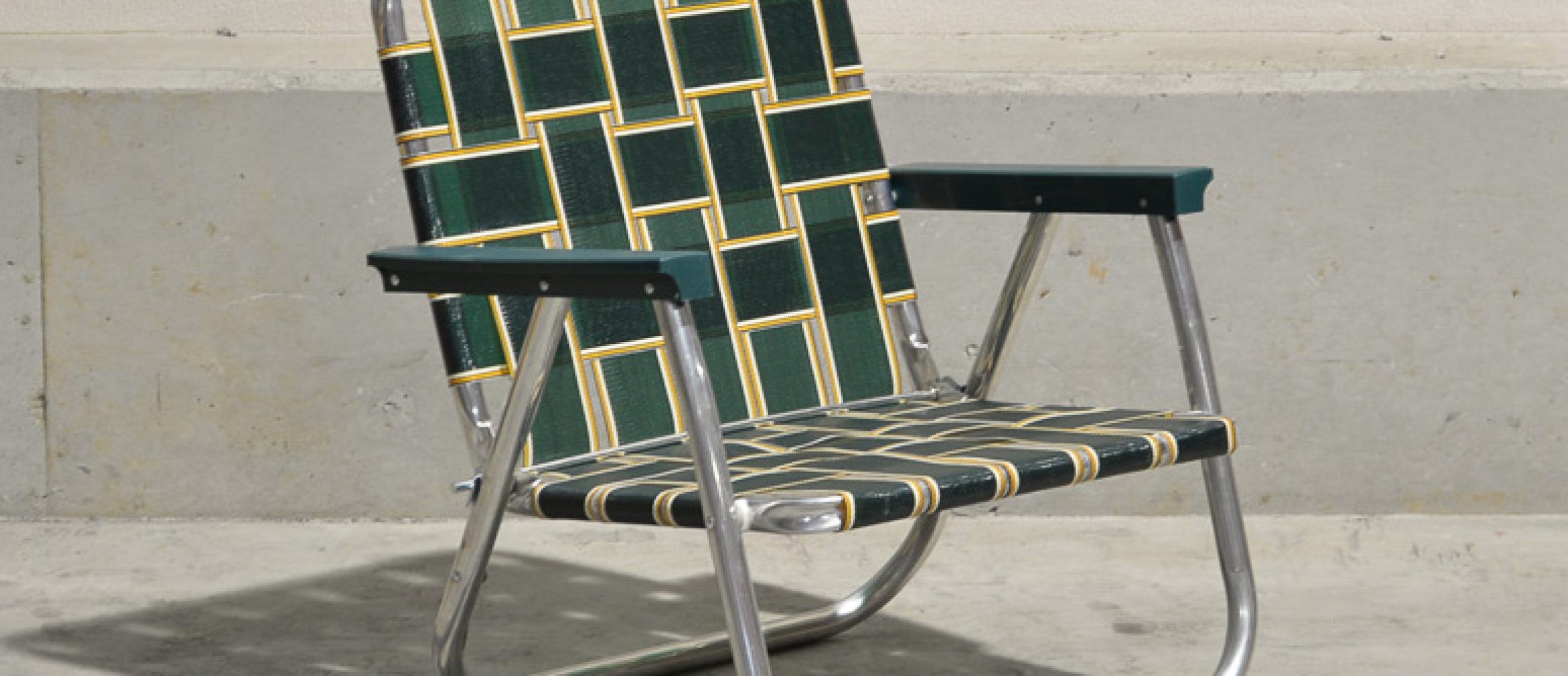 ナイロンウェビングをまとったUSメイドのローンチェアが、PFS別注