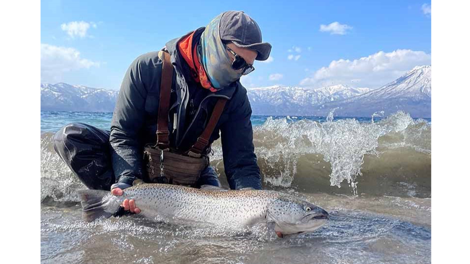 支笏湖】90cmのブラウントラウトが出た！ ジグミノーでキャッチされた