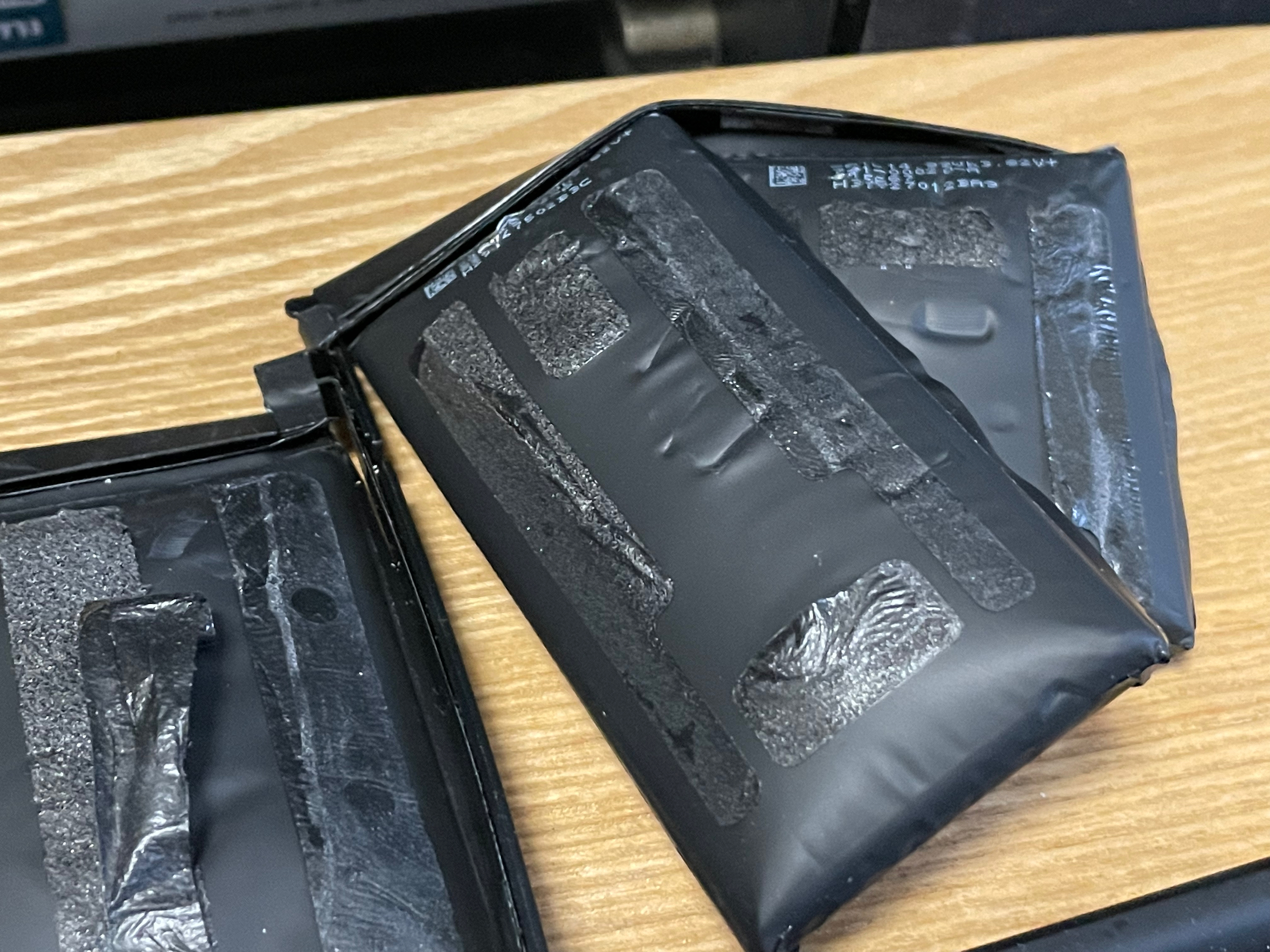 MacBook Pro (Retina, 15-inch, Mid 2015) バッテリー交換 | ICOの秘密