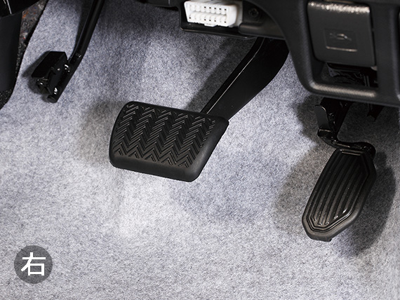 左足で安全運転をサポート！ミクニの左足用アクセル・ブレーキとは