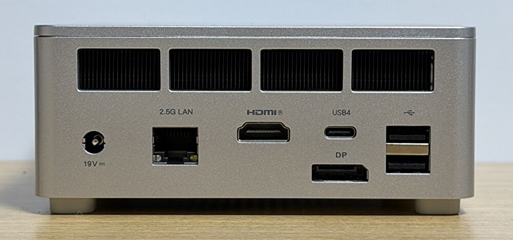 MINISFORUM UM750L Slim 実機レビュー、Ryzen 5 7545Uを搭載し