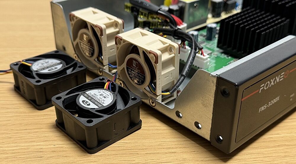 10G スイッチングハブのファンを静音ファンに交換、やかましいファン