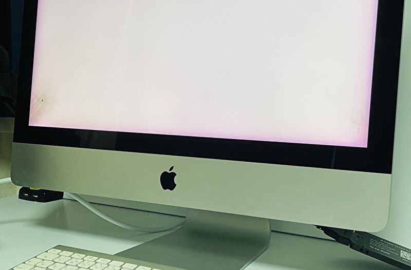 iMac 21.5 4K モデル、実機液晶の赤みの程度と、赤みを避けた表示範囲