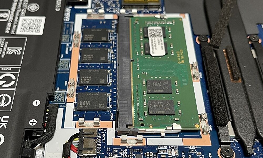 ThinkPad E14 Gen 5のメモリを16GBから32GBに増設、手順と増設前後の