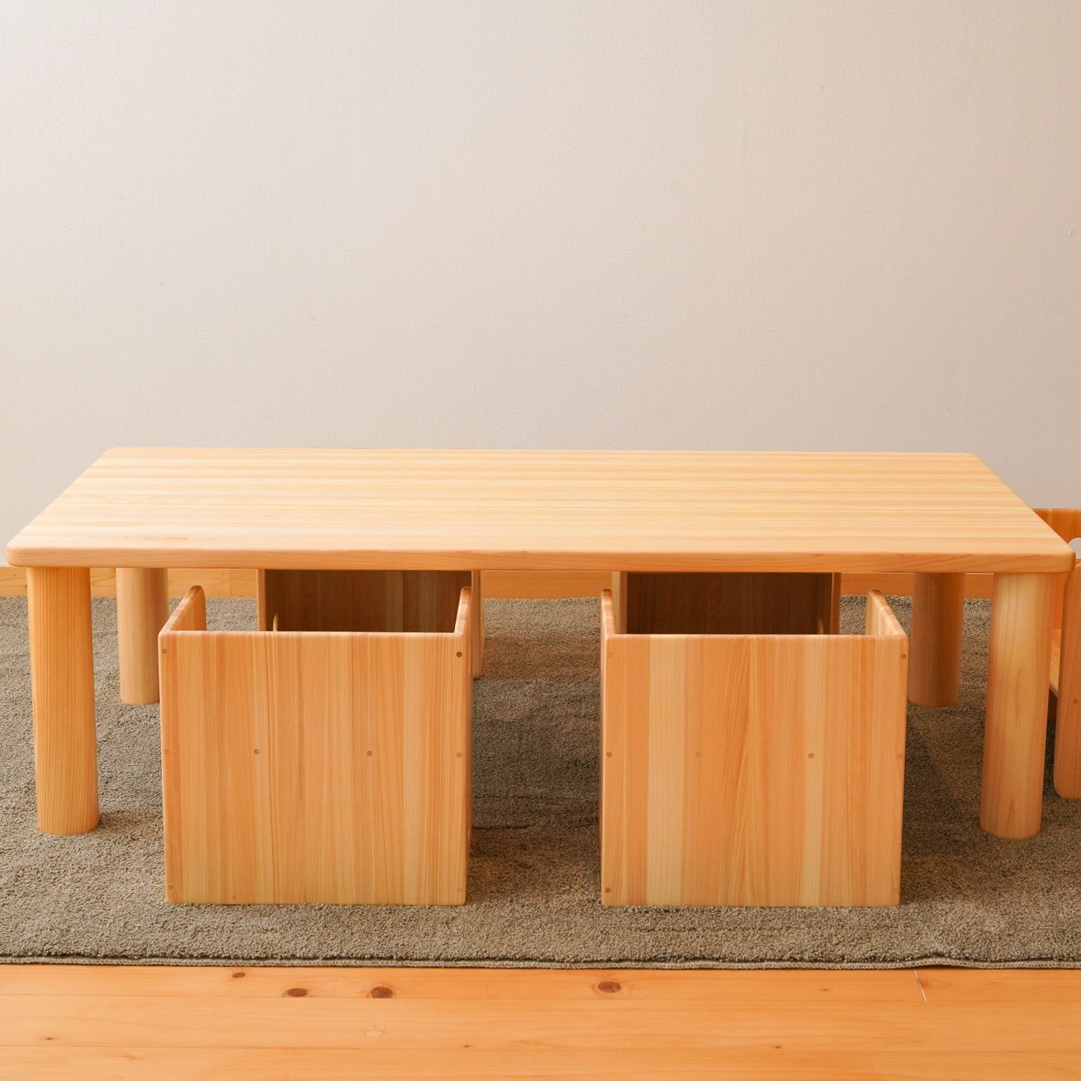 食事にお絵かきに便利な長方形テーブル – なかよしライブラリー