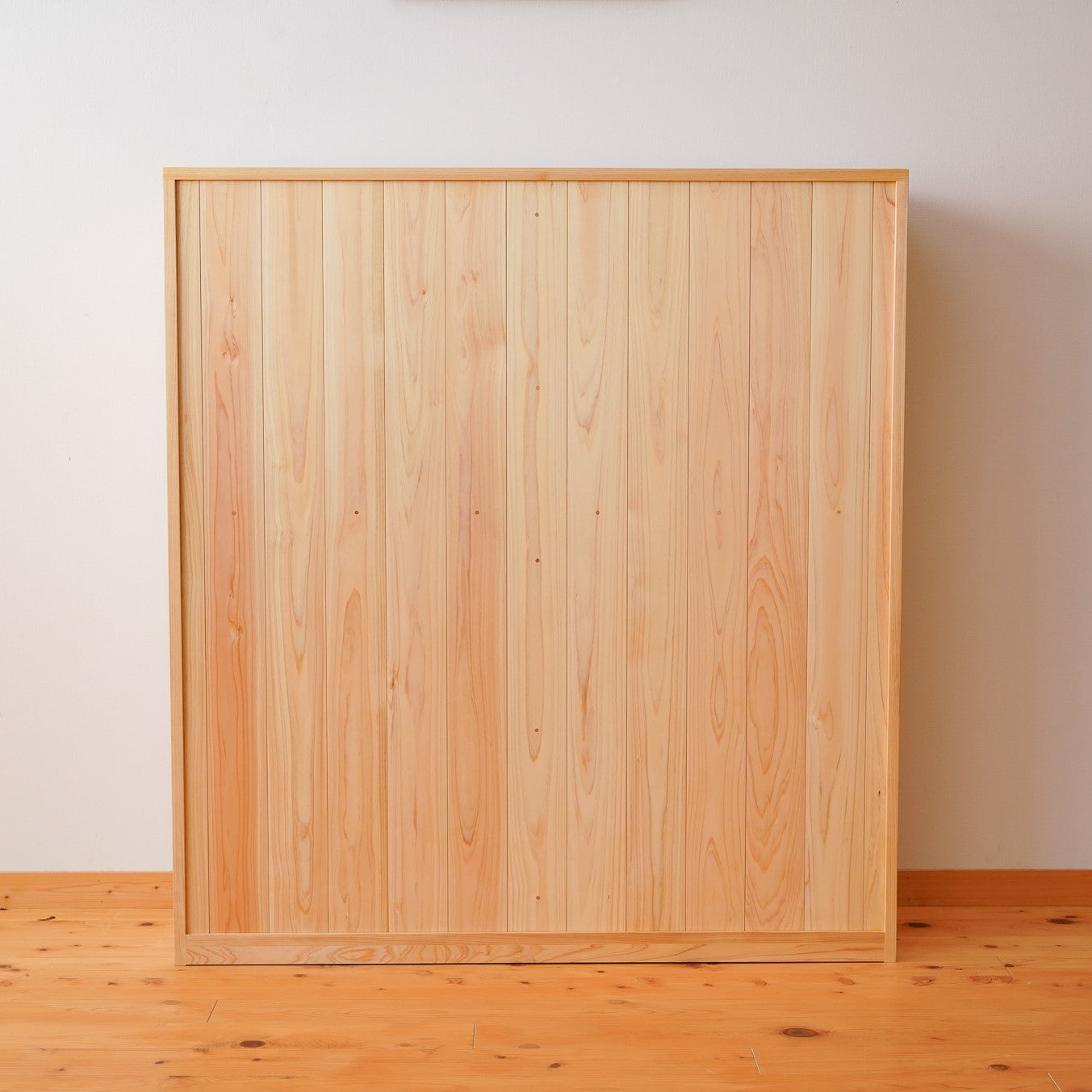 書斎やリビングにおけるシンプルな木の書棚【書棚KAEDE】 – なかよし