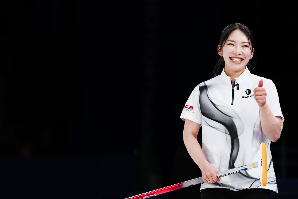 Republic of Korea keep semi-final hopes alive with third win at