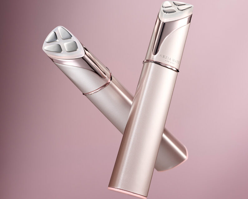 アイケア専門家開発の目もと特化型美顔器】で、目まわりをぐるっと