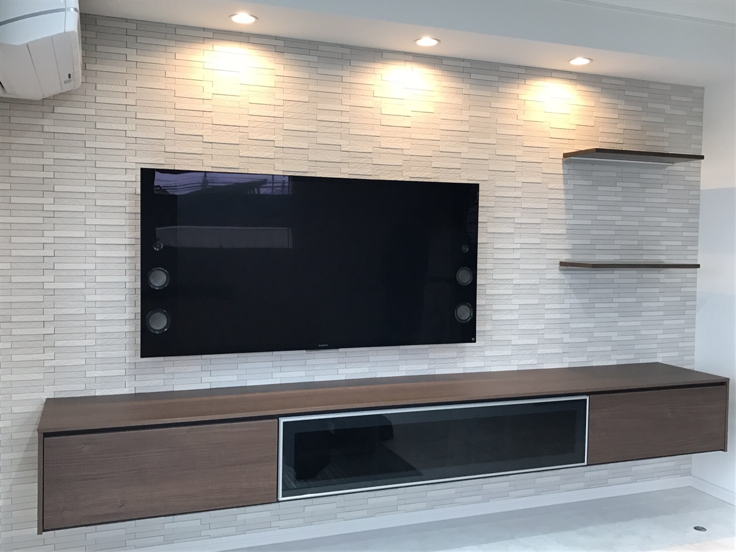 SONY BRAVIA KJ-55X9350Dテレビ壁掛工事：施工事例｜福岡でテレビの