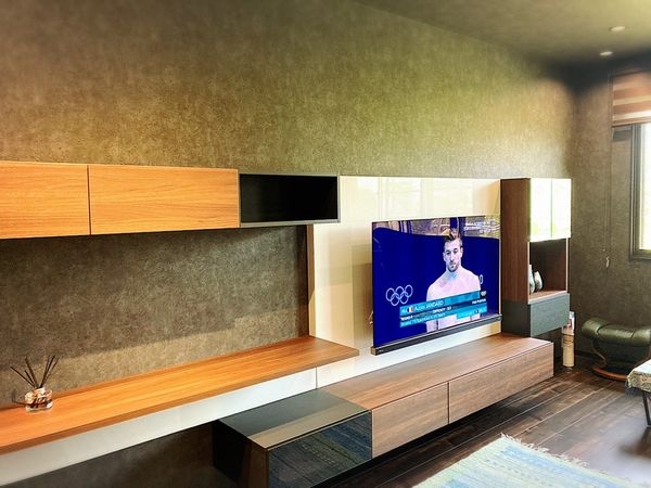 TOSHIBA REGZA 55X9400S 田川市テレビ壁掛け工事：テレビ壁掛け工事