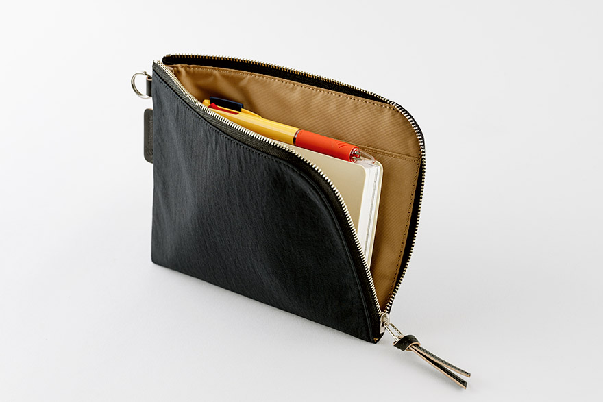 tragen / フラットポーチ A6サイズ用 - 文具・雑貨ラインナップ - 文具