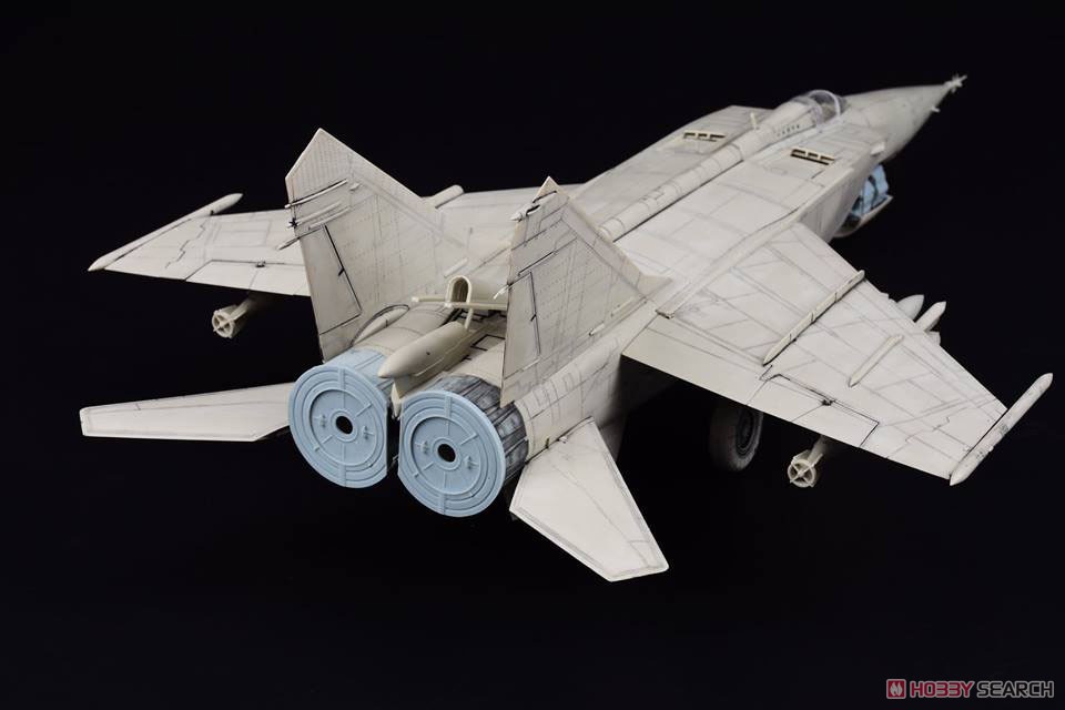 MiG-25 RB/RBS Foxbat (Plastic model) - HobbySearch Military Model