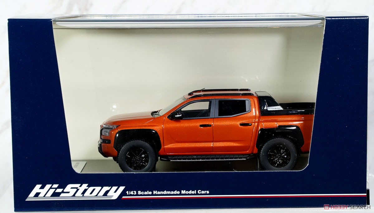 MITSUBISHI TRITON Double Cab 4WD (2024) ヤマブキオレンジメタリック