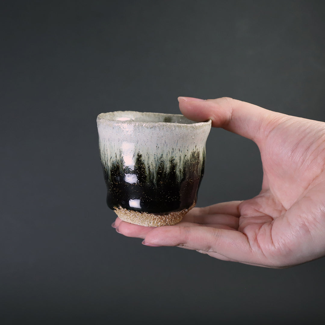 岡本作礼 作 朝鮮唐津ぐい呑 – ギャラリー一番館オンラインショップ