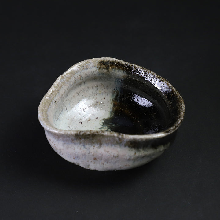 岡本作礼 作 朝鮮唐津沓ぐい呑 – ギャラリー一番館オンラインショップ