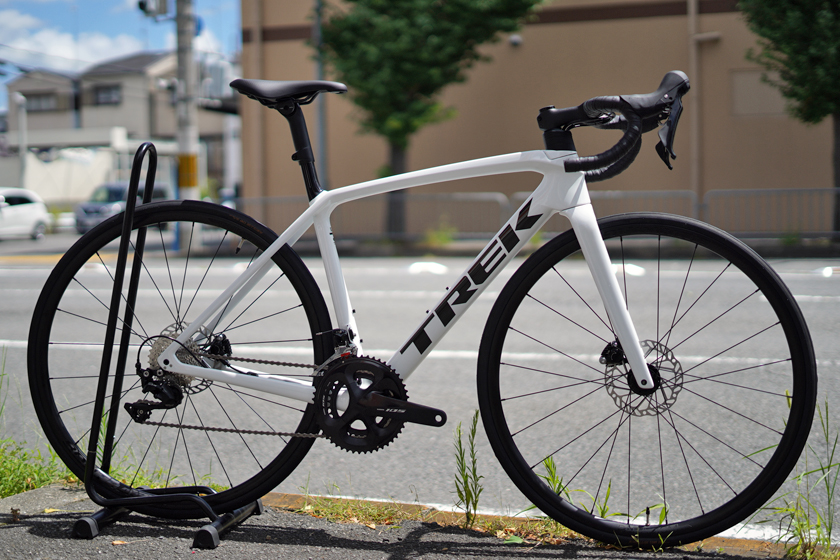 トレックの軽量カーボンロードバイク「EmondaSL5」2026年モデルが登場！