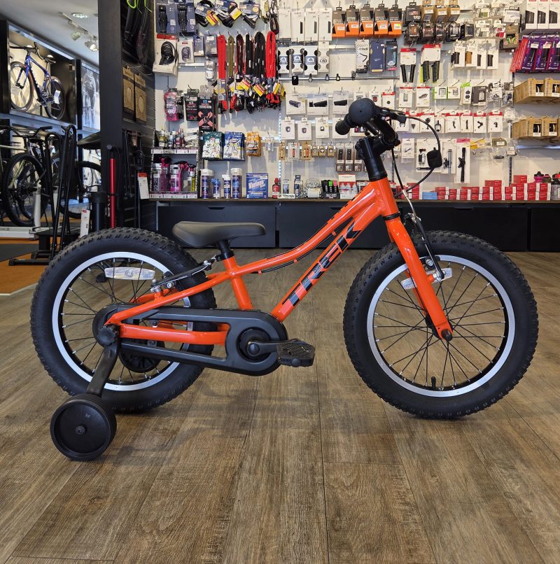 20%OFF！】初めての自転車デビューに！TREK Precaliber 16 旧カラーが