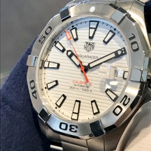 タグホイヤー アクアレーサー キャリバー5 文字盤の色を比較してみた