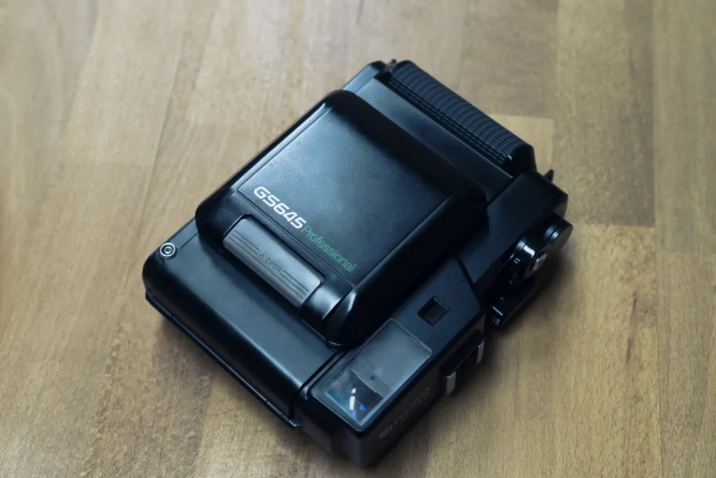 Fujica GS645 Professional - A 6x45 Rangefinder Review - By Rob