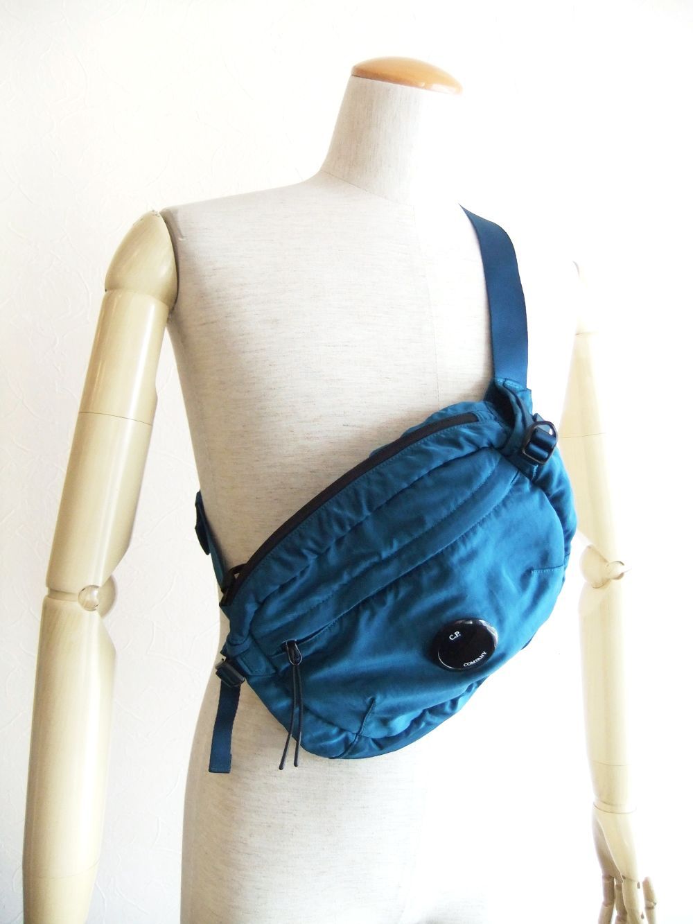 C.P. COMPANY - NYLON B CROSSBODY PACK ( ブルー ) ミニバッグ