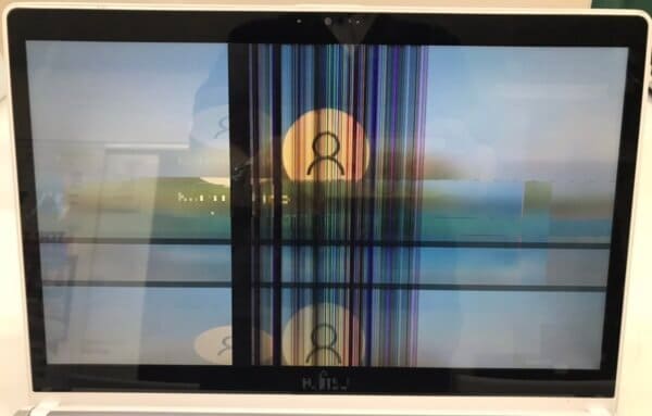 富士通 LIFEBOOK SH90/B1の液晶パネル交換 - パソコン修理・データ復旧