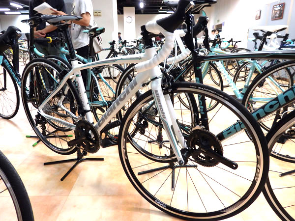 BIANCHI VIA NIRONE 7 PRO(ビアンキ ヴィア ニローネ 7)105完成車 2016