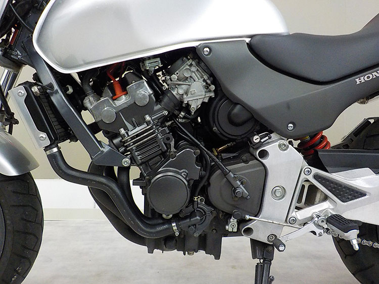 ホンダ ホーネット250 -太足ニーゴーという新価値観！- | Bike Life