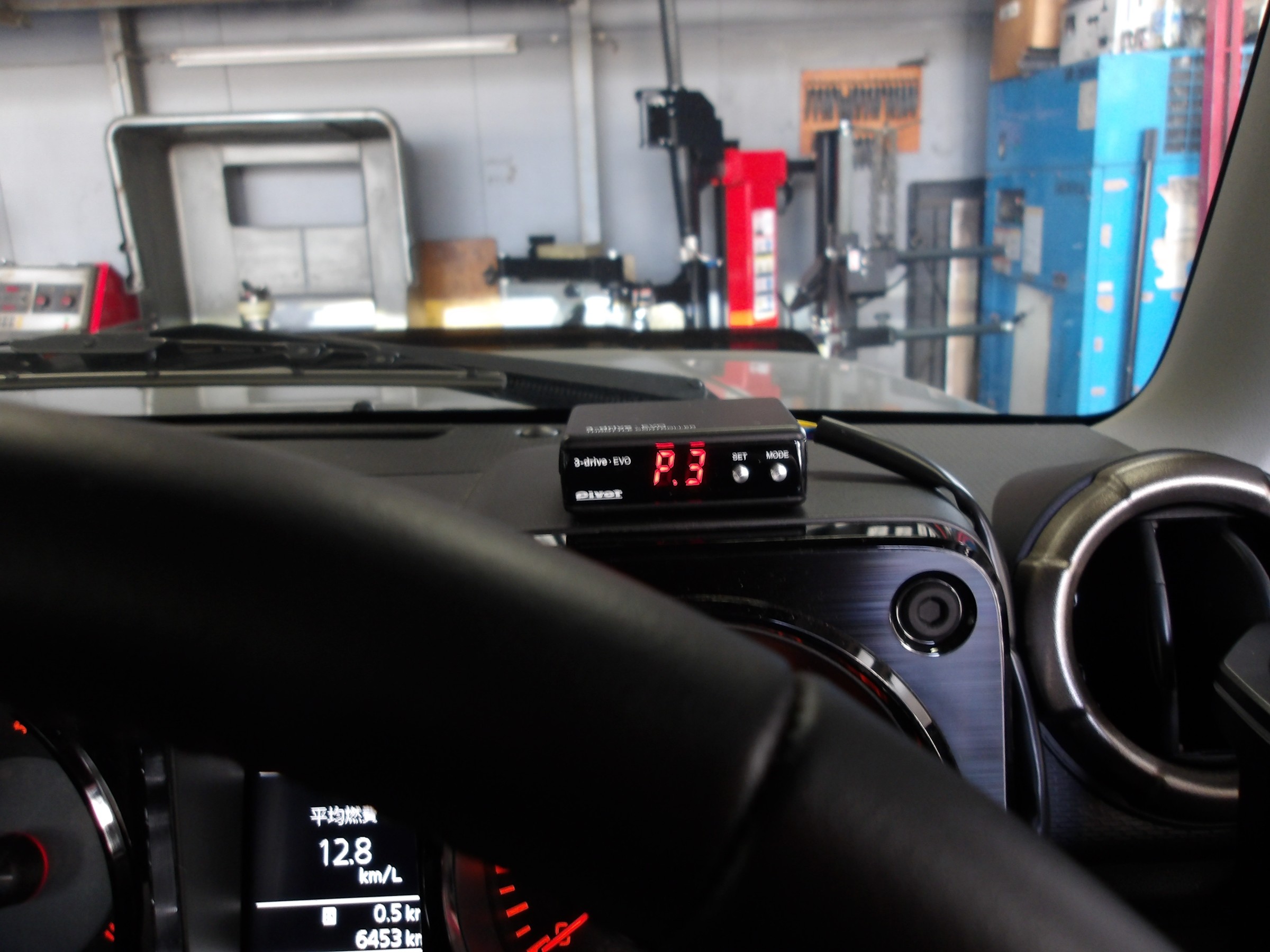 ジムニー シエラ（JB74W）Pivot製電子スロットルコントローラー「3