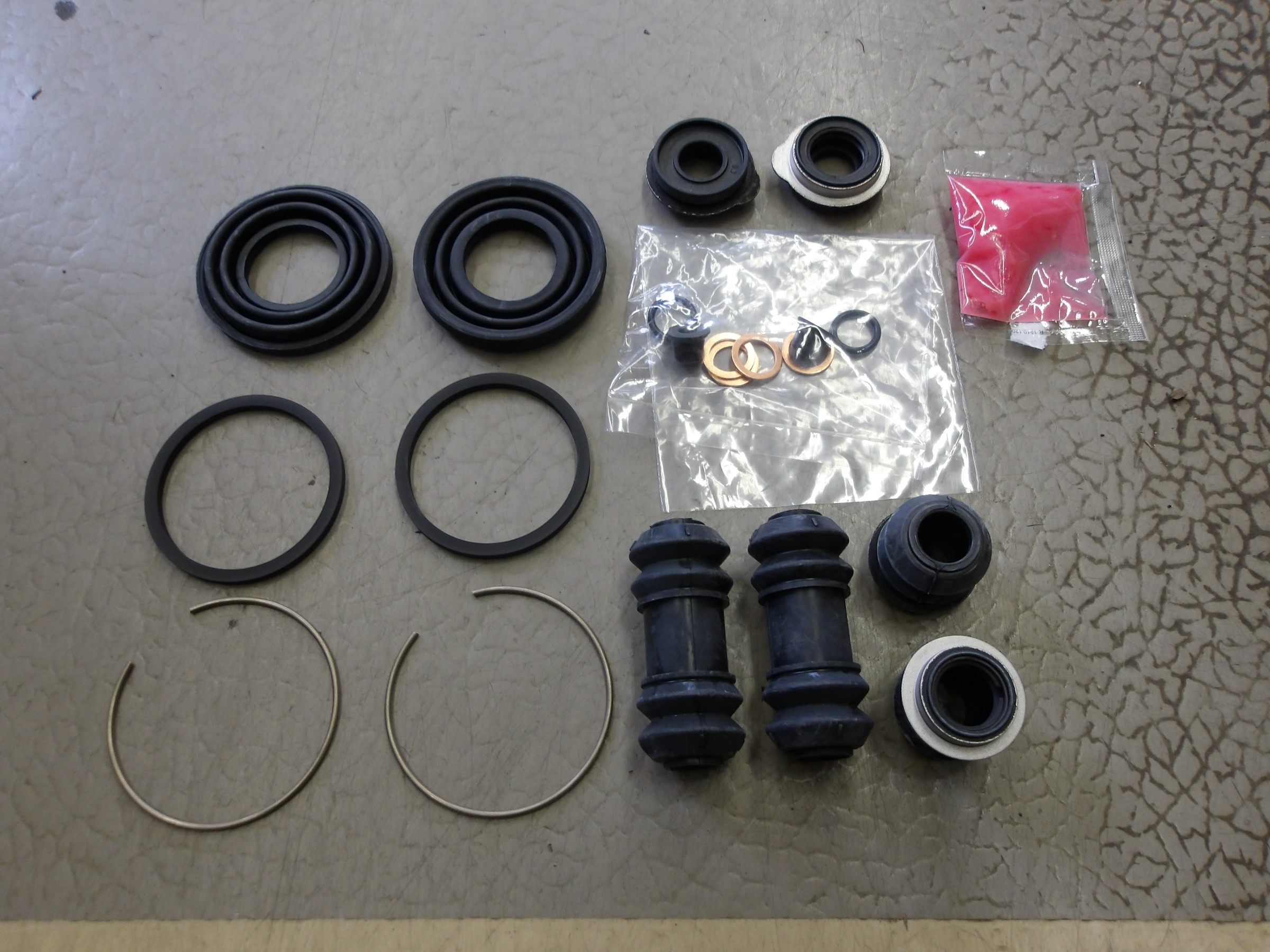 MR2（SW20）リヤブレーキキャリパーオーバーホール＆サイドブレーキ