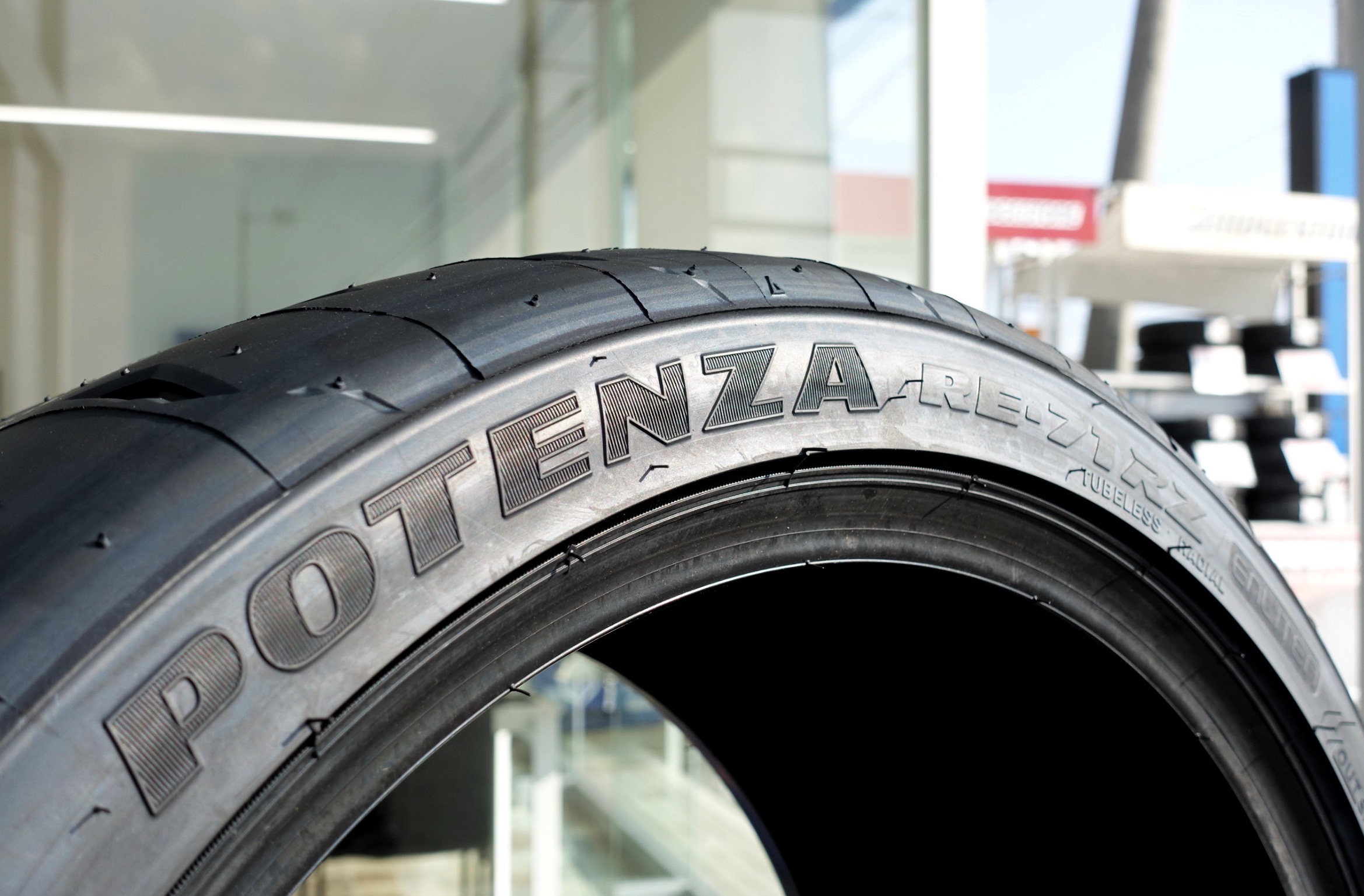 人気沸騰中のNew POTENZA「RE-71RZ」&「Adrenalin RE005」が“ドカッと