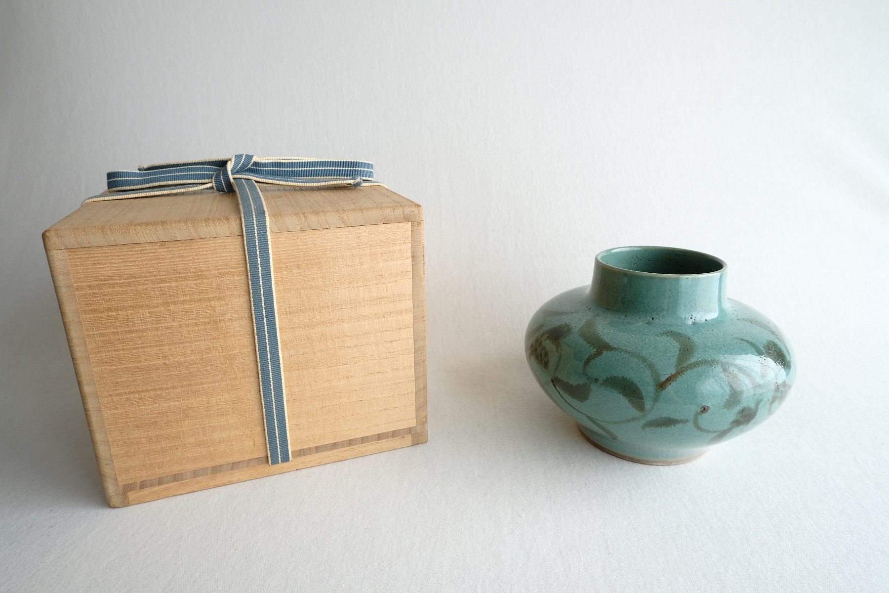 青緑色の壺 | ココロバエ 〜Cocorobae〜 アンティーク雑貨・骨董通販の