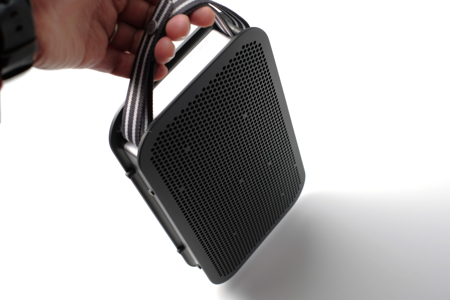 Bluetoothスピーカーは、これ買っとけば間違いない！B&O PLAY Beoplay