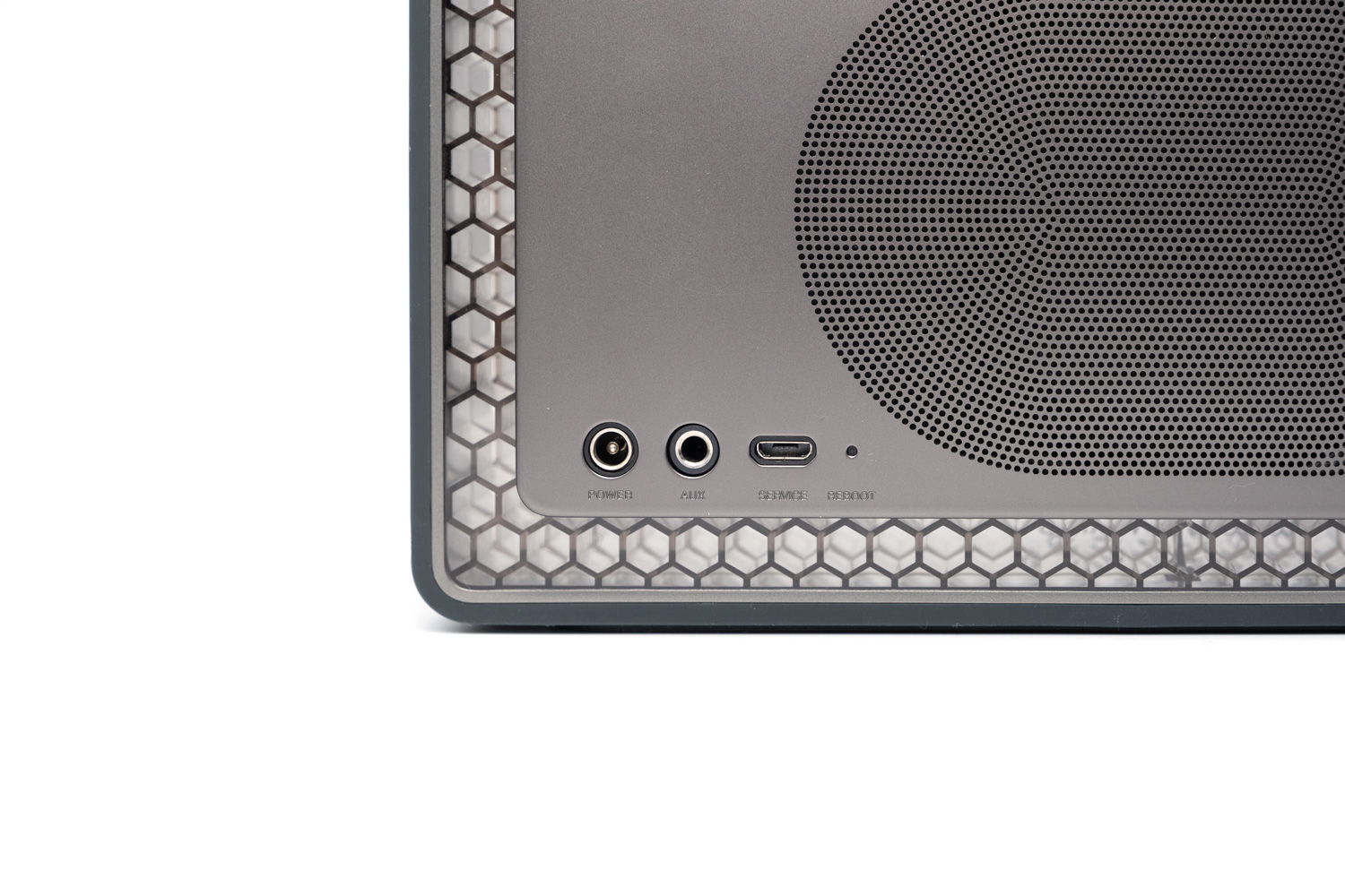 Bowers & Wilkins T7 レビュー！ 生々しい音がする高級Bluetooth