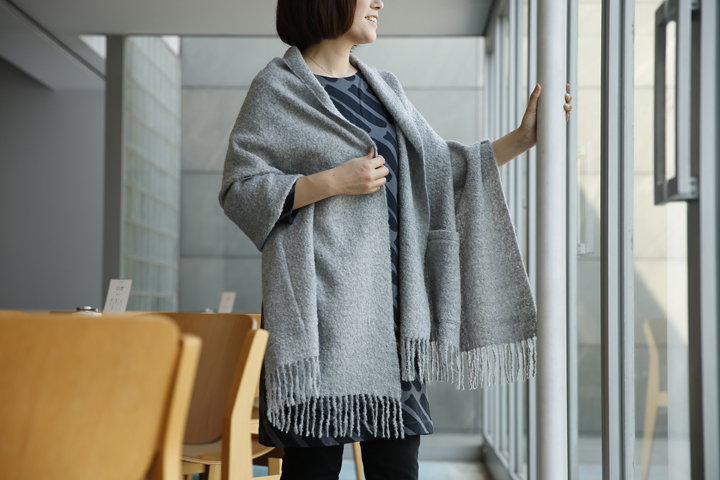 スタッフから根強い人気！秋から春まで使えるアルパカの極上ショール
