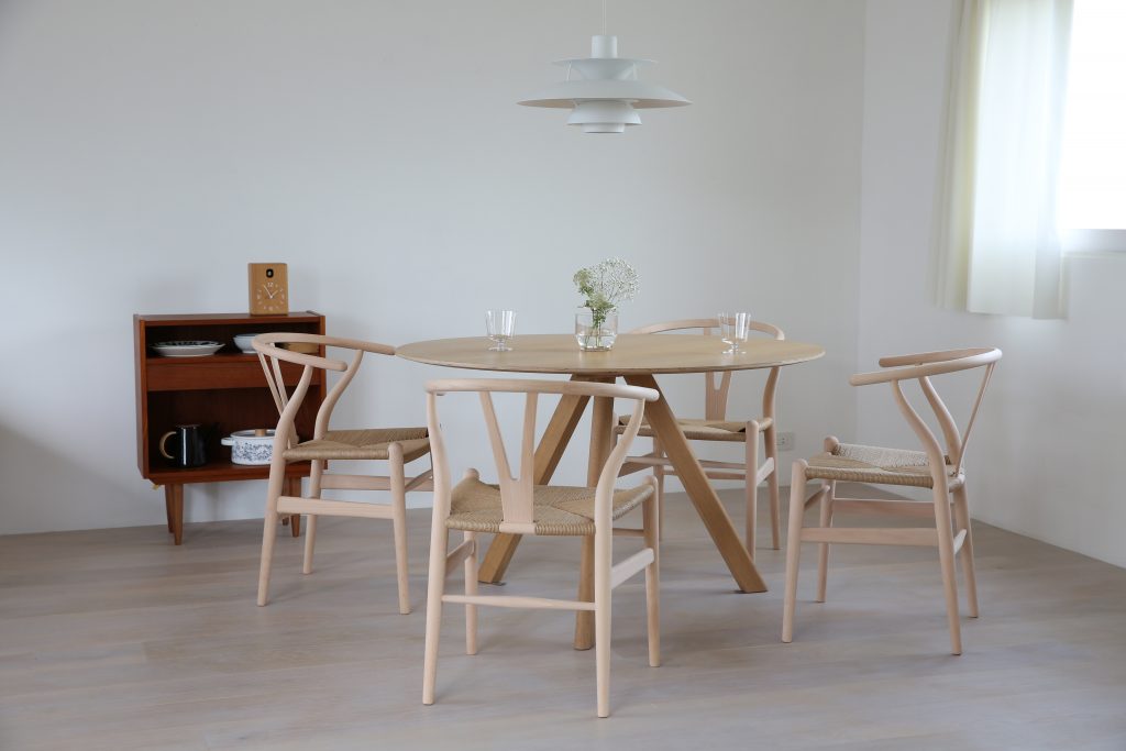 HAY・CPH20のラウンドテーブルφ120㎝＋Yチェア/セブンチェアの