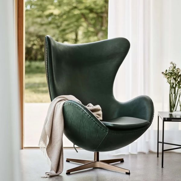 世界限定150脚】特別仕様のエッグチェア＆フットスツール | インテリア