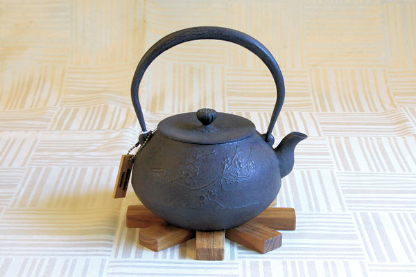 鉄瓶】虎山工房 但馬形 梅 1.0L（H) 鉄瓶・瓶敷 COOK & DINE HAYAMA