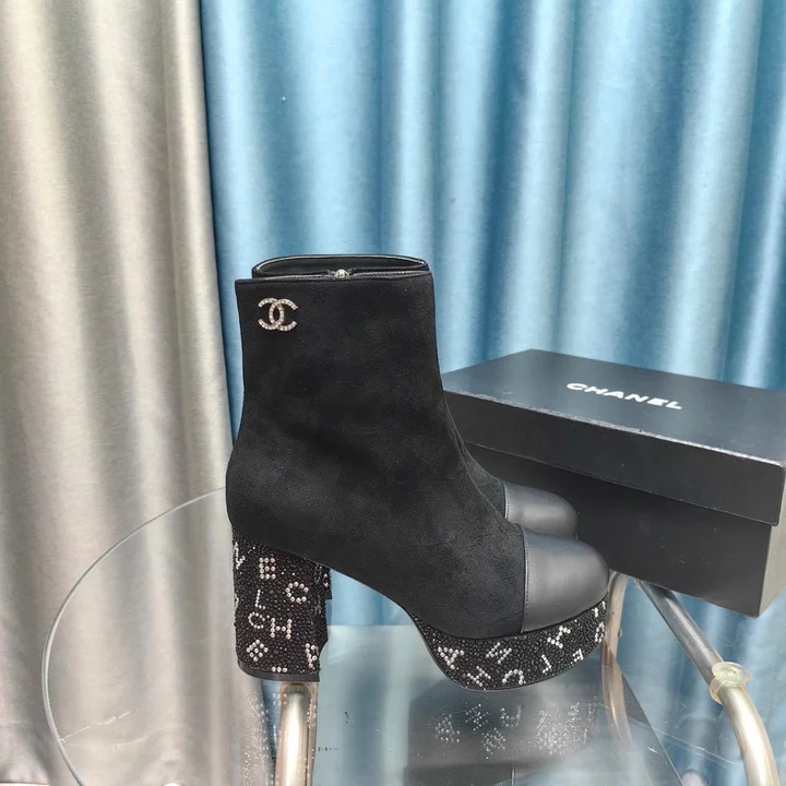 シャネルショートブーツ レザー ハイヒール ブラック 黒 高級感 Chanel