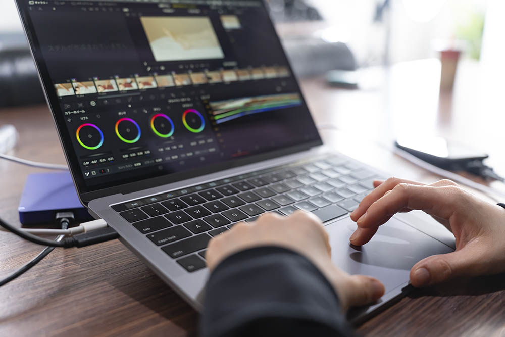 動画編集に最適なSSDは？おすすめ容量や選び方・外付けHDDとの違いも