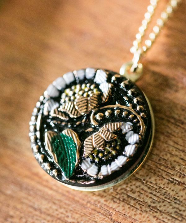 チェコガラスミレネックレス(BLACK FLOWER): 『欧州航路』