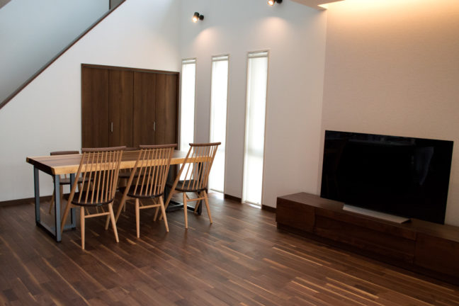 モンキーポッド一枚板テーブル、ウォールナットTVボード｜篠山市