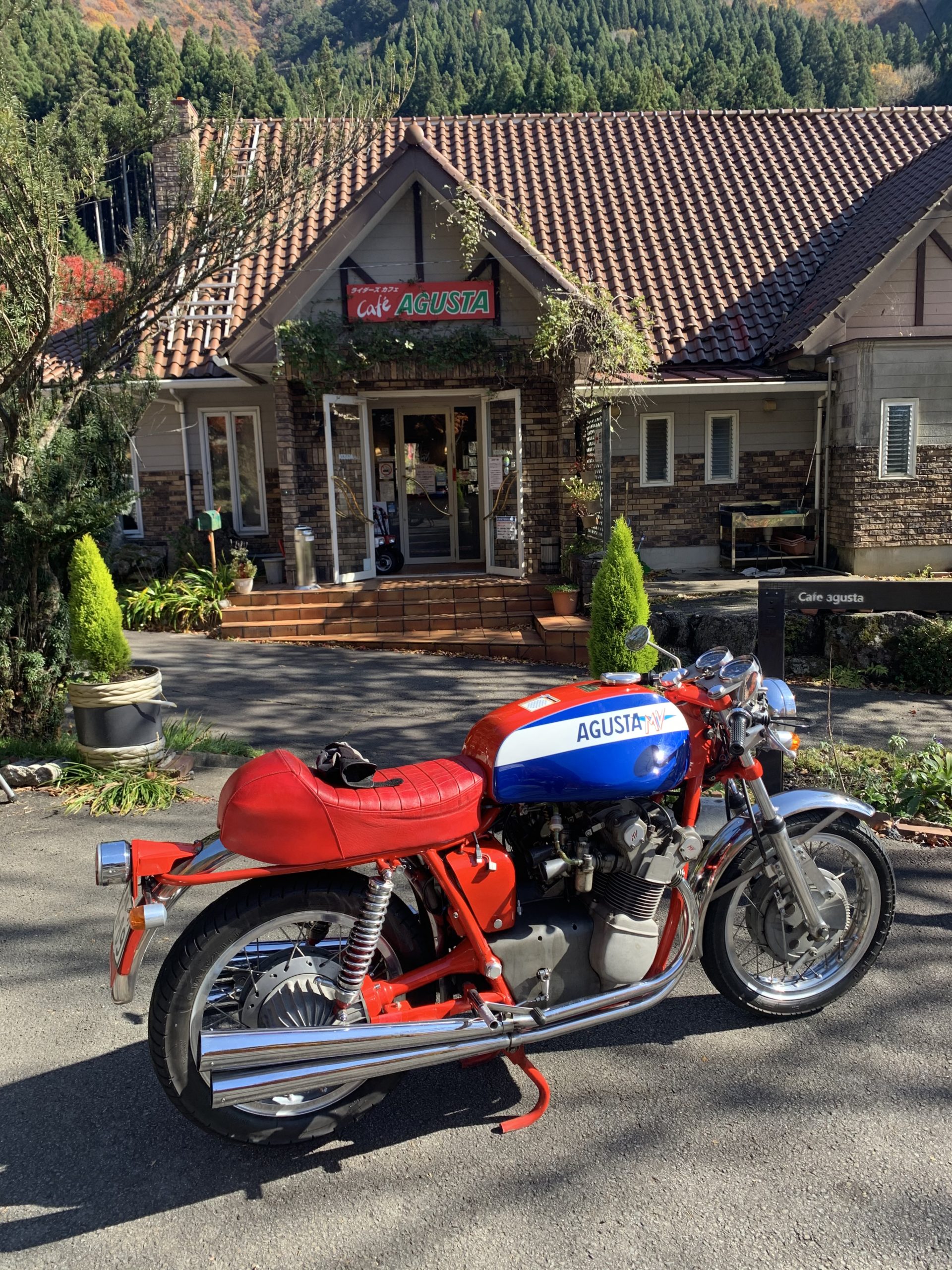 展示バイクの深掘り│郡上八幡から30分！せせらぎ街道沿いの喫茶・軽食