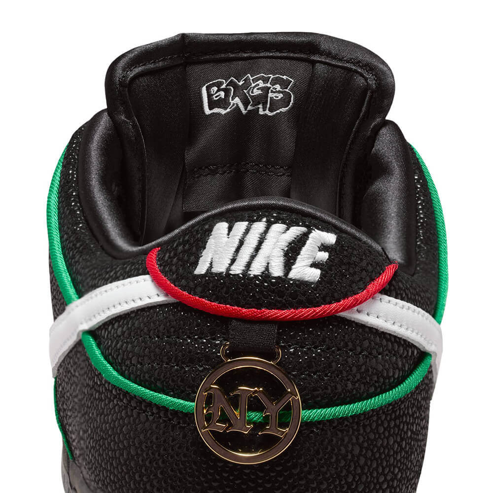 商品情報】NIKE SB シューズ DUNK LOW PRO QS x BRONX GIRLS SKATE